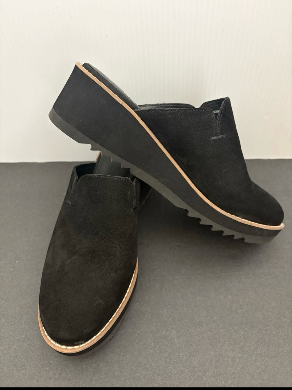 Women’s Black Suede Slip-On Platform Loafers 8 mint